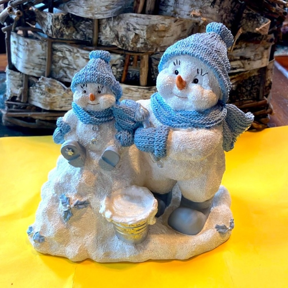 Charming Snow Buddies Figurine
Secret No Melt